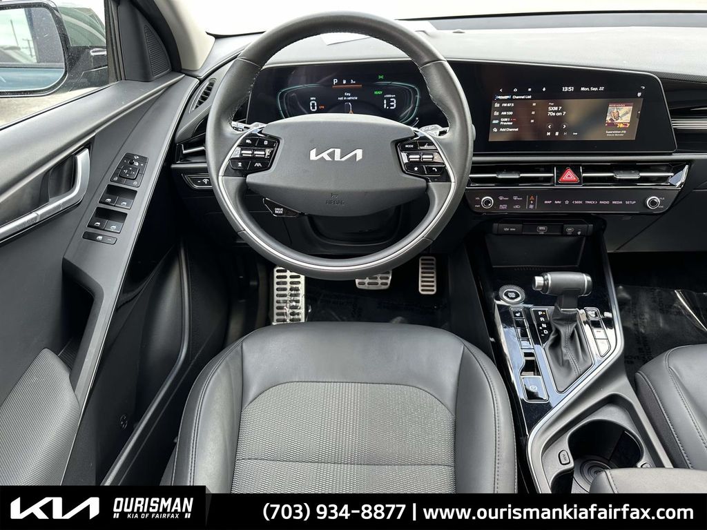 2023 Kia Niro EX Touring photo 2