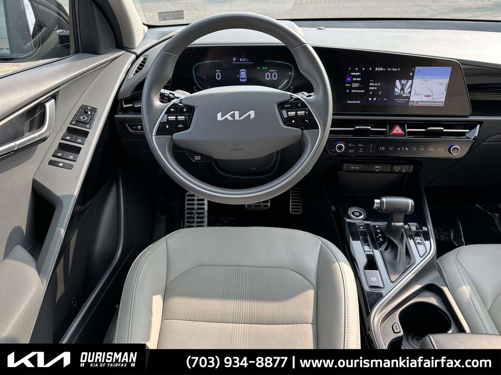 2023 Kia Niro EX Touring photo 2