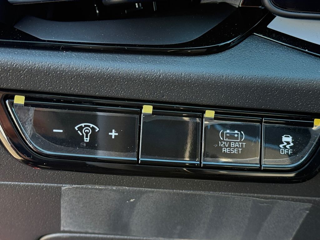 2025 Kia Niro EX Touring - Photo 25