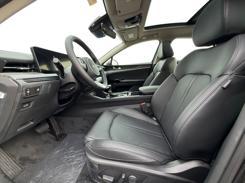 2026 Kia K5 EX - Photo 9
