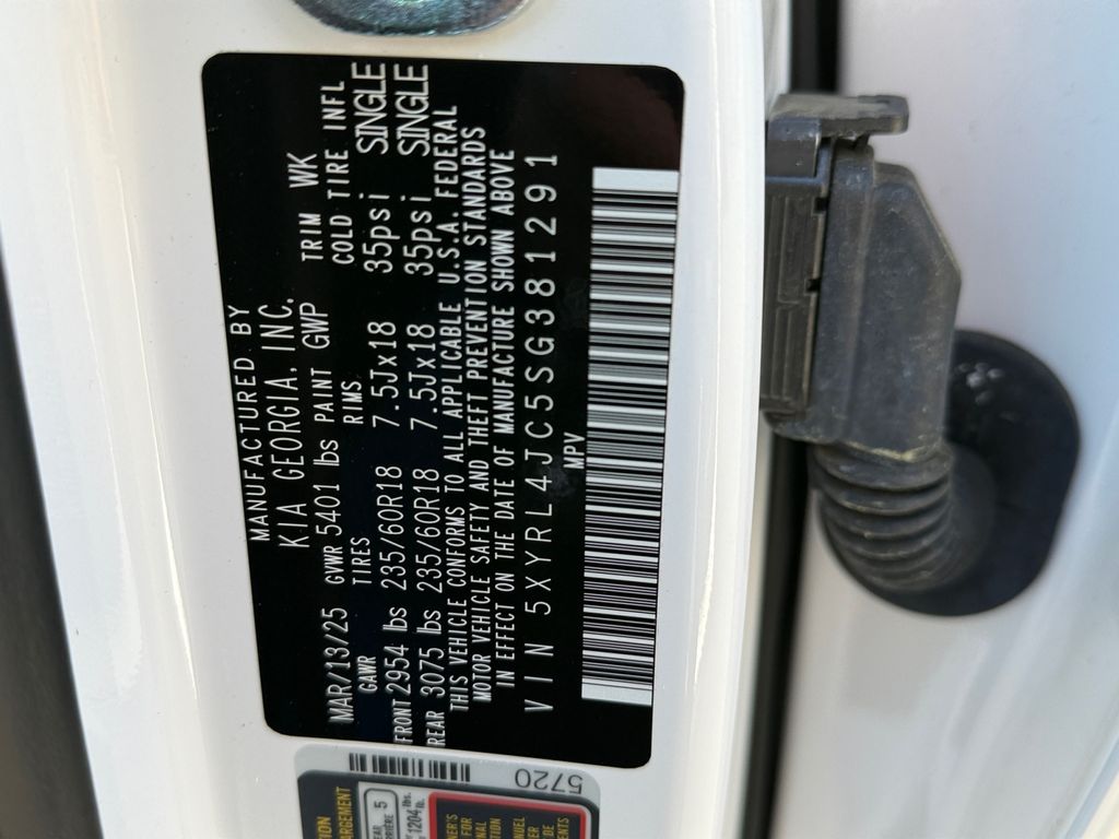 2025 Kia Sorento S - Photo 29