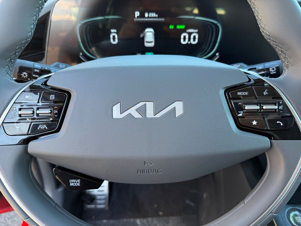 2025 Kia Niro EX Touring - Photo 24
