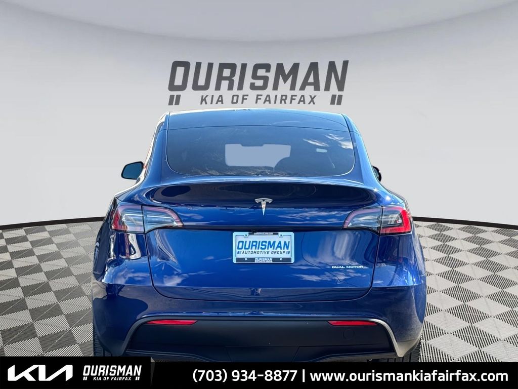 2024 Tesla Model Y Long Range photo 3