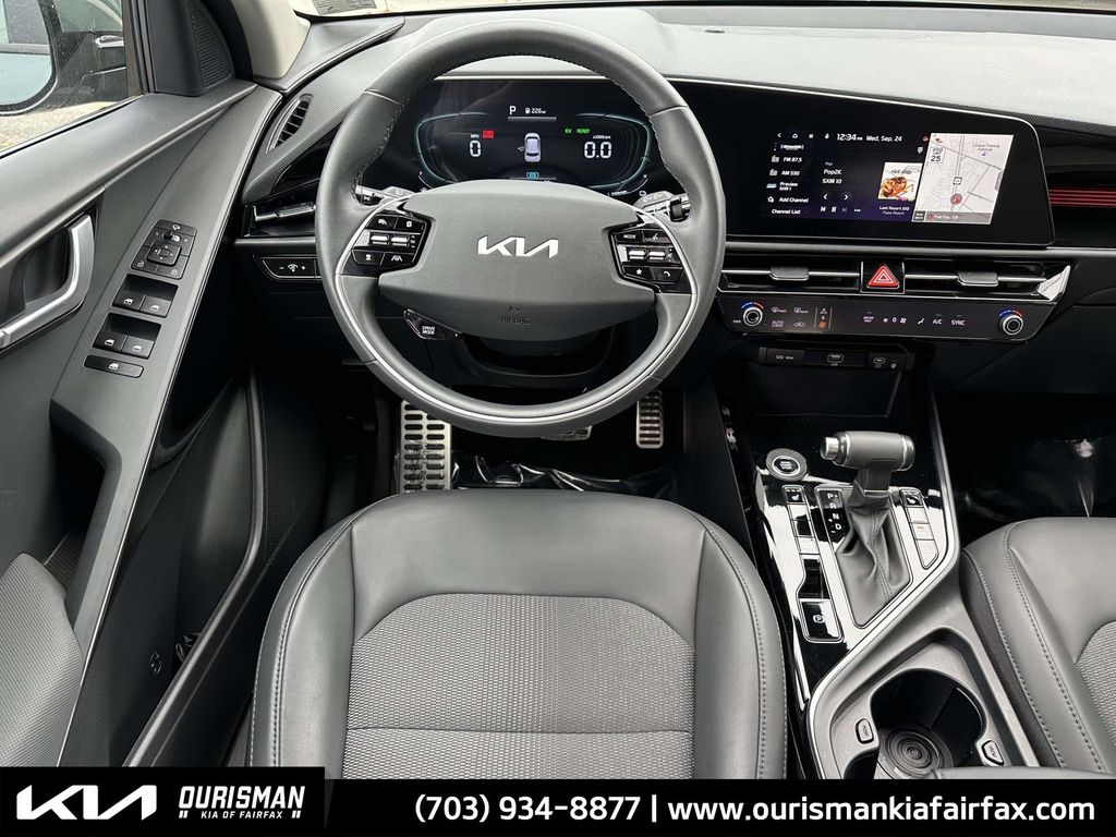 2023 Kia Niro EX Touring photo 2