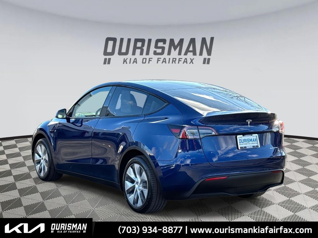 2024 Tesla Model Y Long Range photo 2