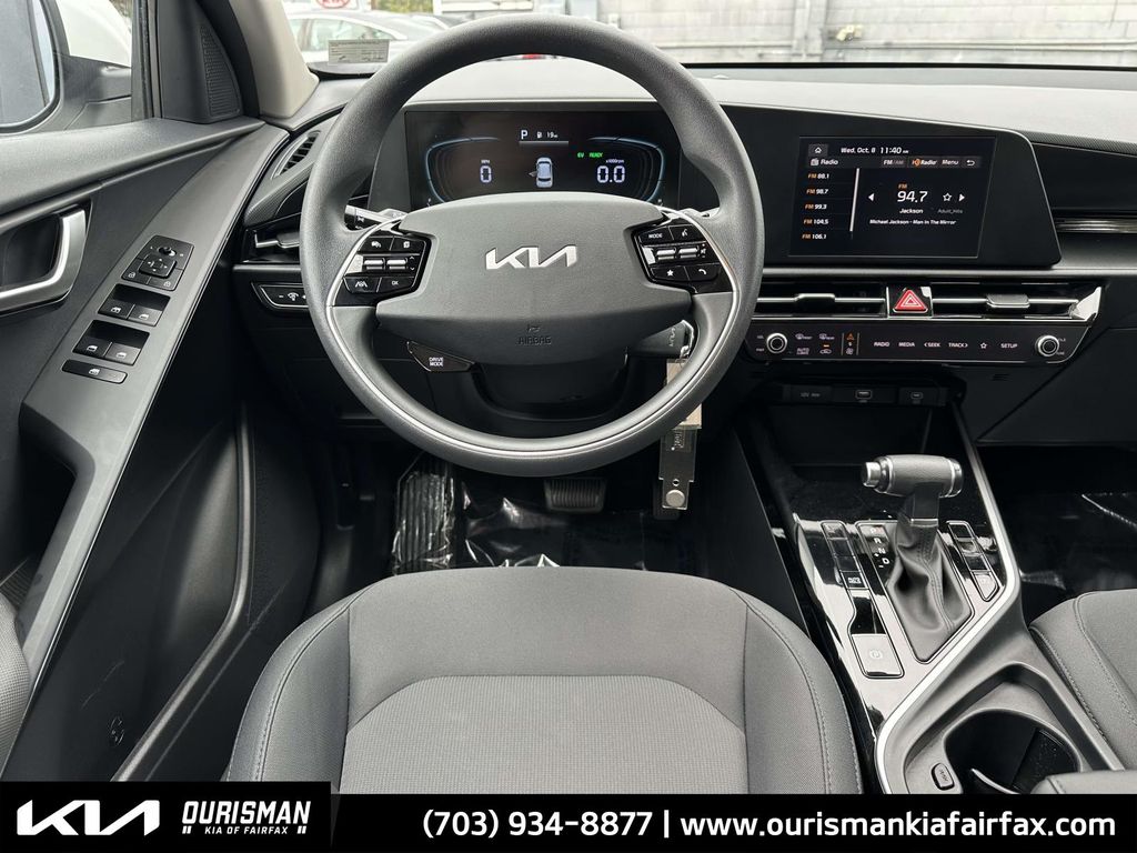 2024 Kia Niro LX photo 2
