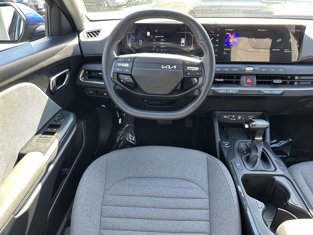 2025 Kia K4 EX photo 2
