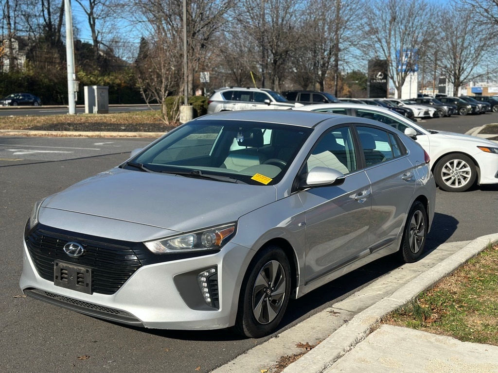 Used 2017 Hyundai IONIQ Hybrid SEL Hatchback