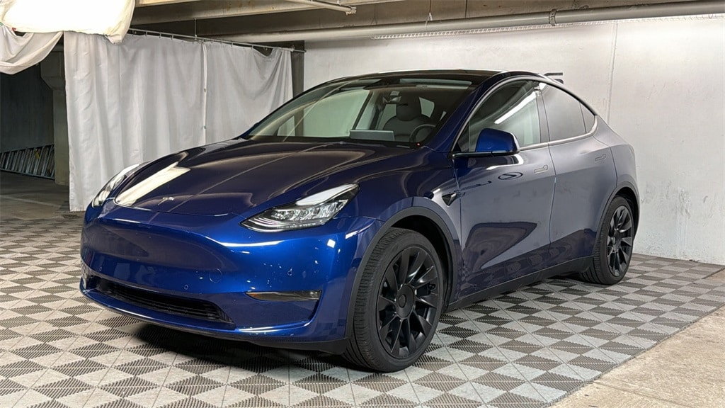 Used 2022 Tesla Model Y Long Range with VIN 7SAYGAEE8NF392424 for sale in Kansas City