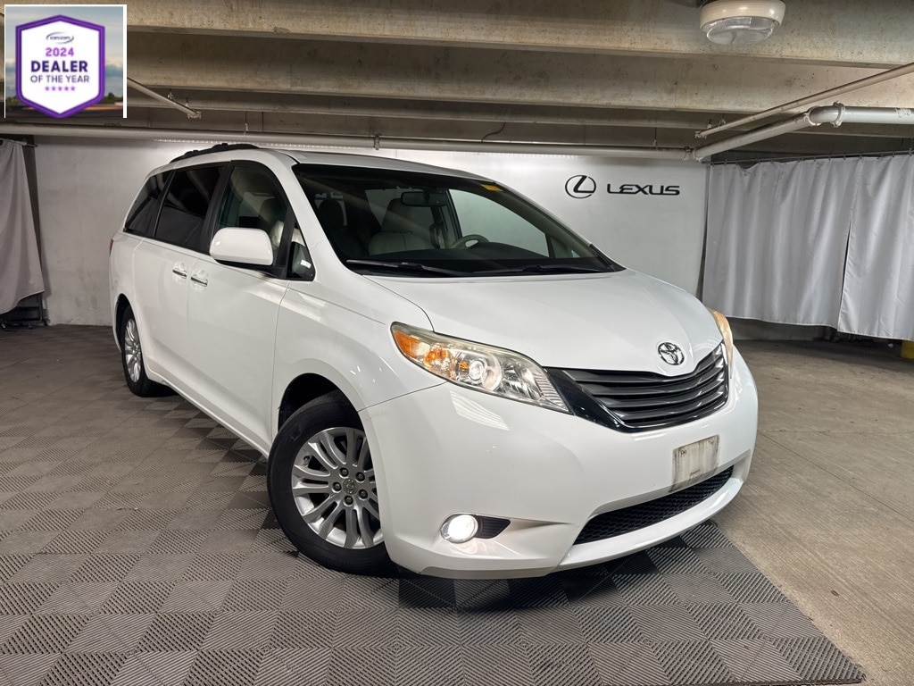 2012 Toyota Sienna XLE's photo