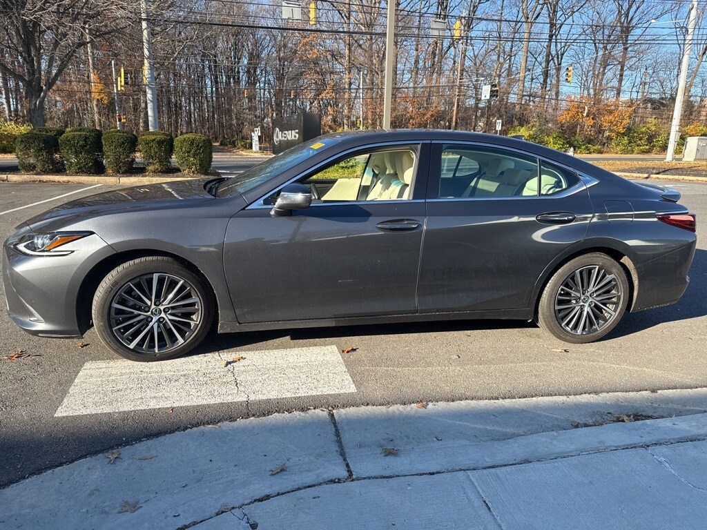 2022 Lexus ES 350 photo 4