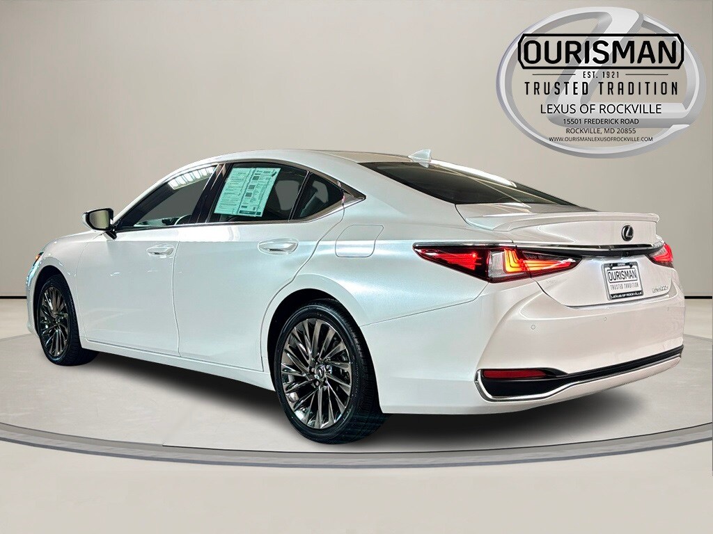 2025 Lexus ES 300h Ultra Luxury photo 3