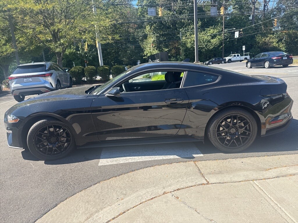 2021 Ford Mustang EcoBoost photo 4