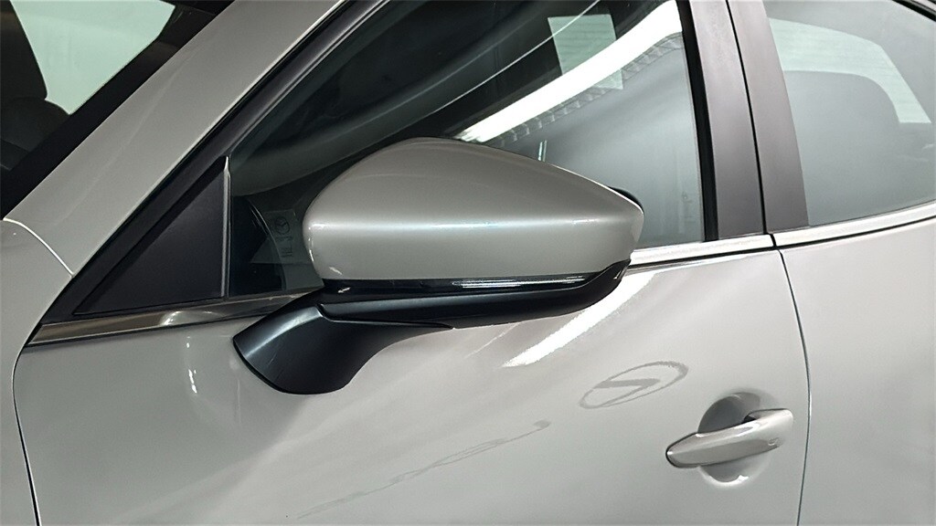 2022 Mazda Mazda3 Select Hatchback photo 3