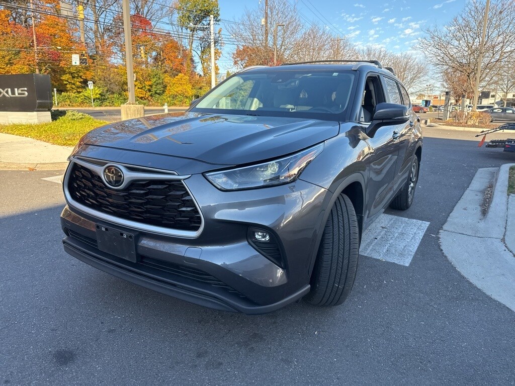 2024 Toyota Highlander XLE photo 3