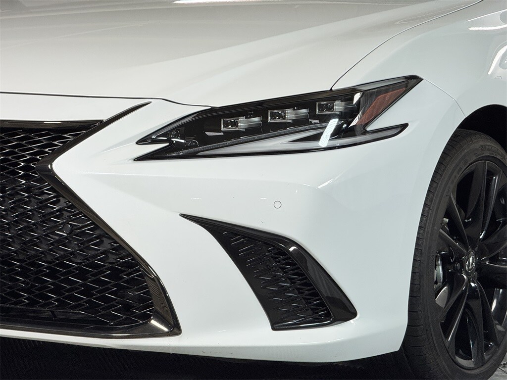 2025 Lexus ES 300h F SPORT Handling photo 4