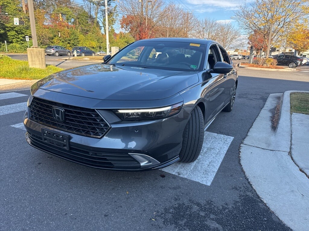 2023 Honda Accord Hybrid Touring photo 3
