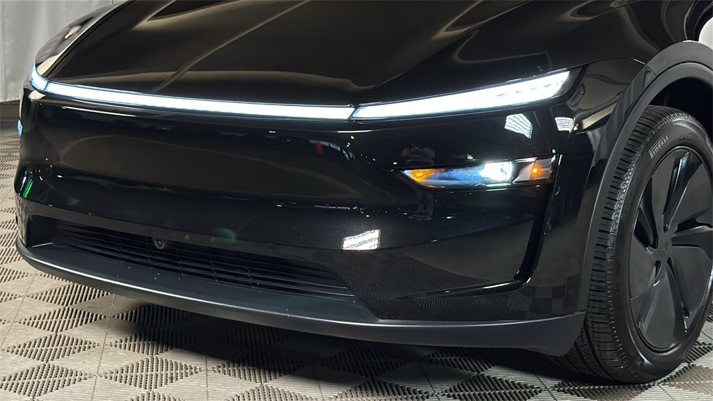 2026 Tesla Model Y Long Range photo 4