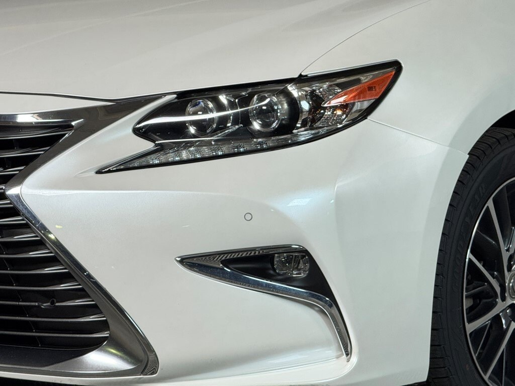 2016 Lexus ES 350 photo 4