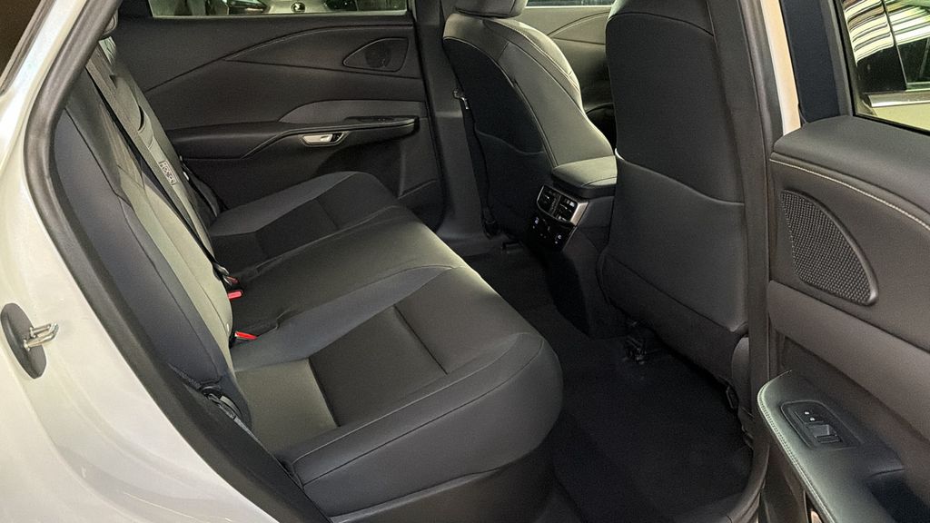 2025 Lexus RX 350 - Photo 13