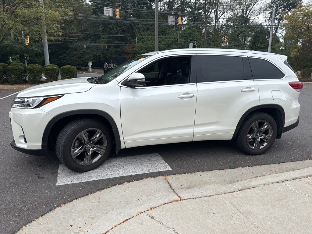 2017 Toyota Highlander Limited Platinum photo 3