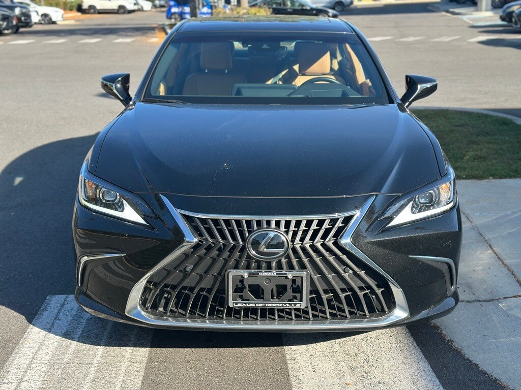 2023 Lexus ES 300h photo 2