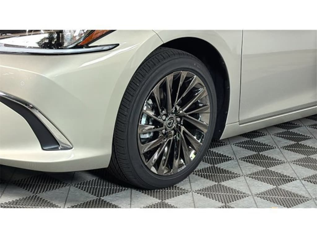 New 2025 Lexus ES HYBRID 300h LUXURY 4-DOOR SEDAN