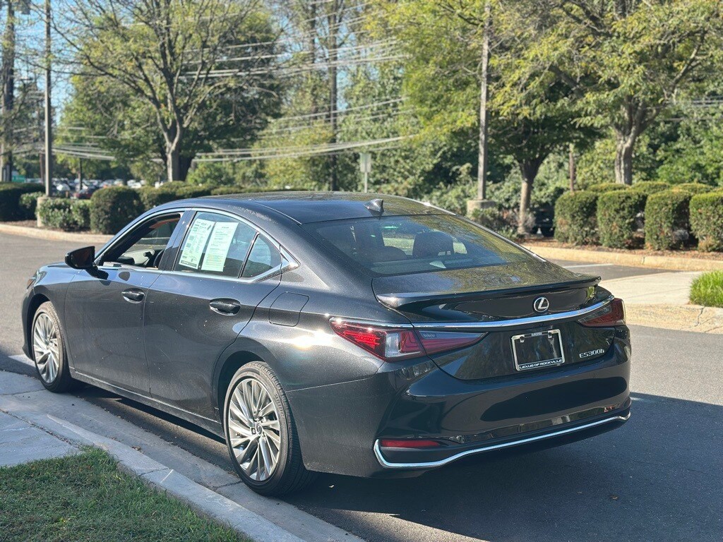 2023 Lexus ES 300h photo 4