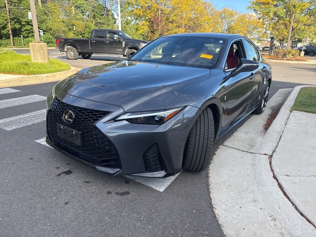 2023 Lexus IS 350 F SPORT photo 3