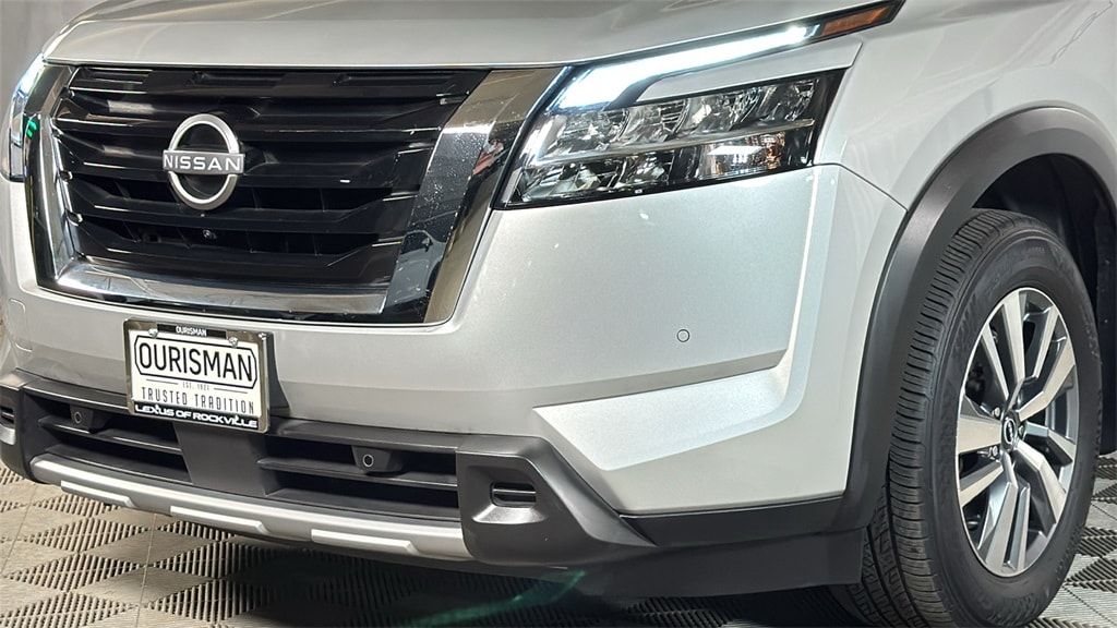 Used 2024 Nissan Pathfinder SL SUV