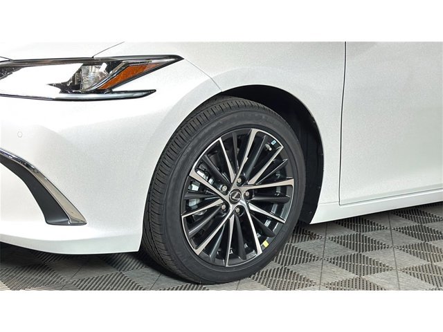 2025 Lexus ES 350 photo 4