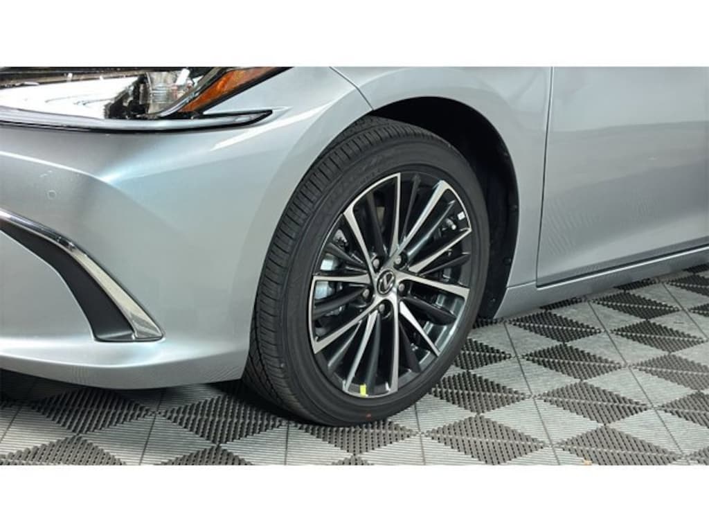 New 2025 Lexus ES HYBRID 300h 4-DOOR SEDAN