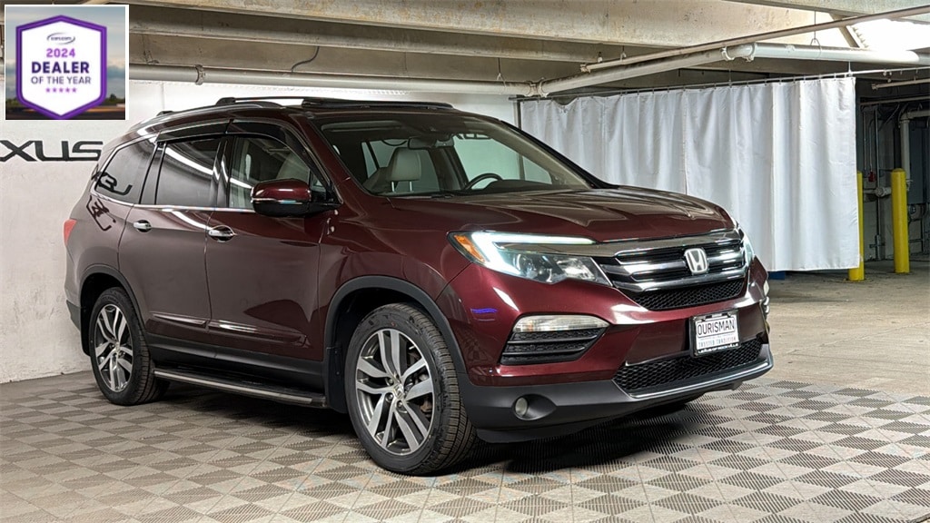 2017 Honda Pilot Elite's photo