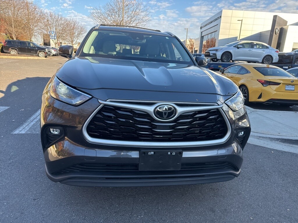 2024 Toyota Highlander XLE photo 2