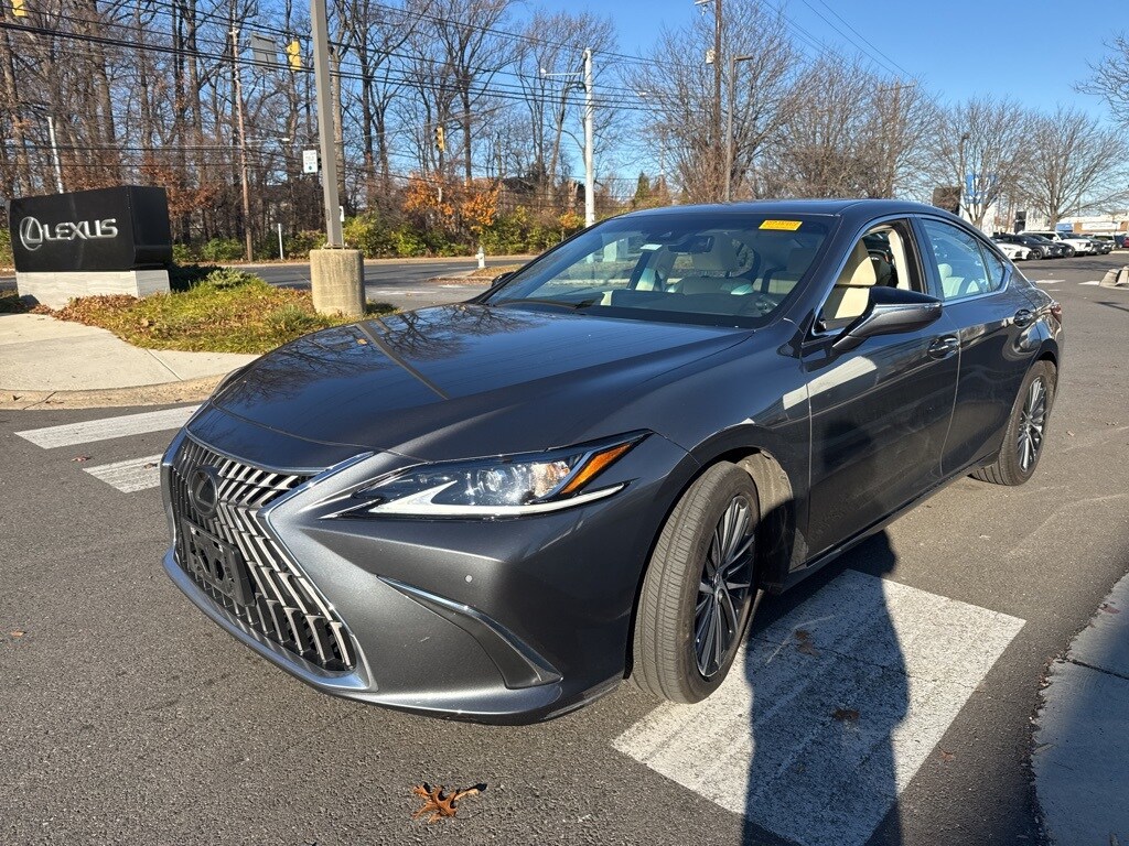 2022 Lexus ES 350 photo 3