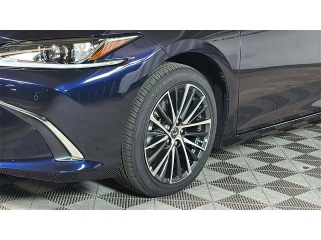 New 2025 Lexus ES 350 4-DOOR SEDAN