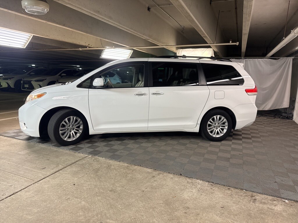 Used 2012 Toyota Sienna XLE 8 Passenger Minivan/Van