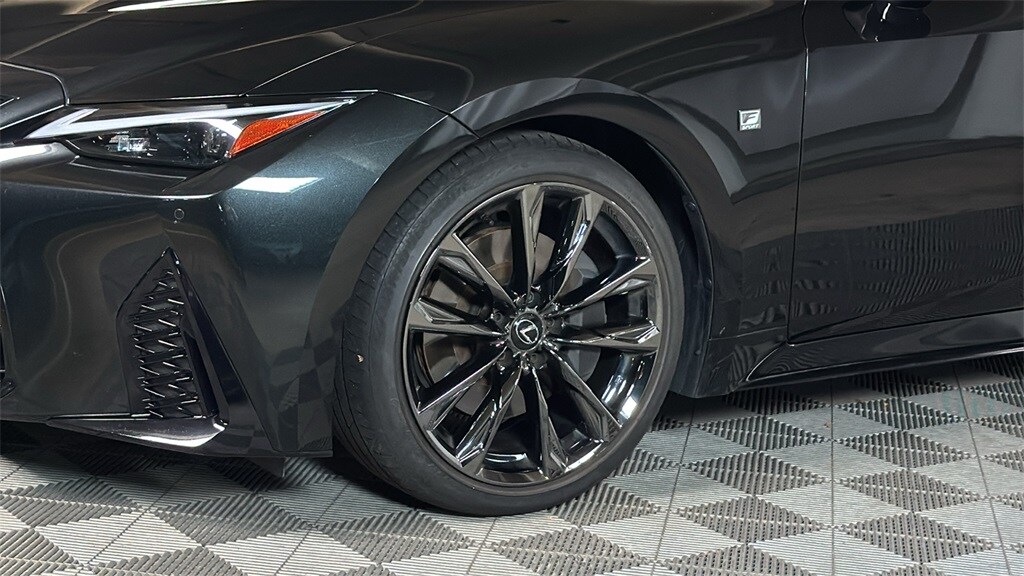 2023 Lexus IS 350 F SPORT photo 4