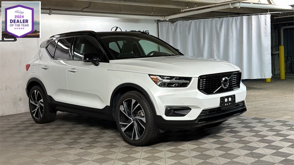 2021 Volvo XC40 R-Design's photo