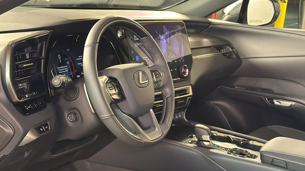 2025 Lexus RX 350 - Photo 24
