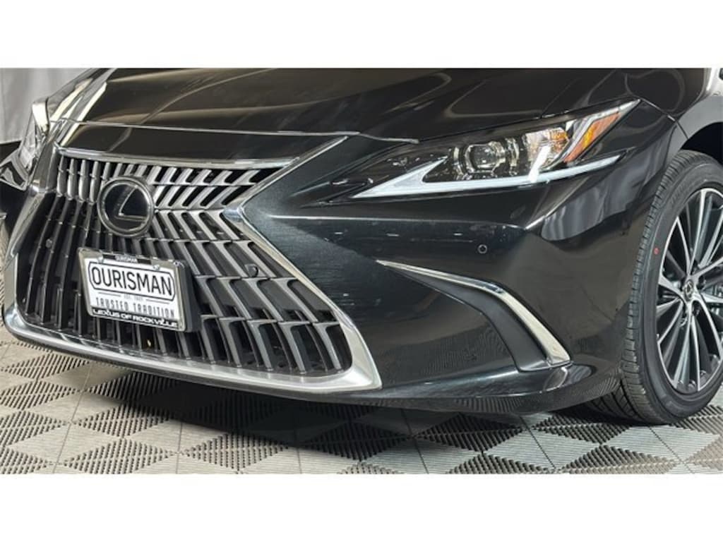 New 2025 Lexus ES HYBRID 300h 4-DOOR SEDAN