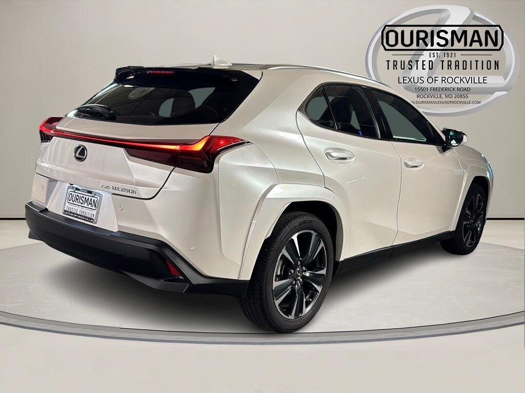2024 Lexus UX 250h Premium photo 3