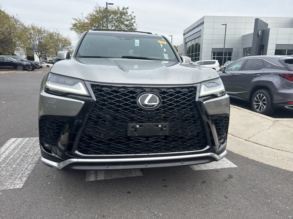 2023 Lexus LX 600 F SPORT photo 2