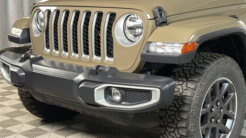 Used 2020 Jeep Gladiator Overland Truck