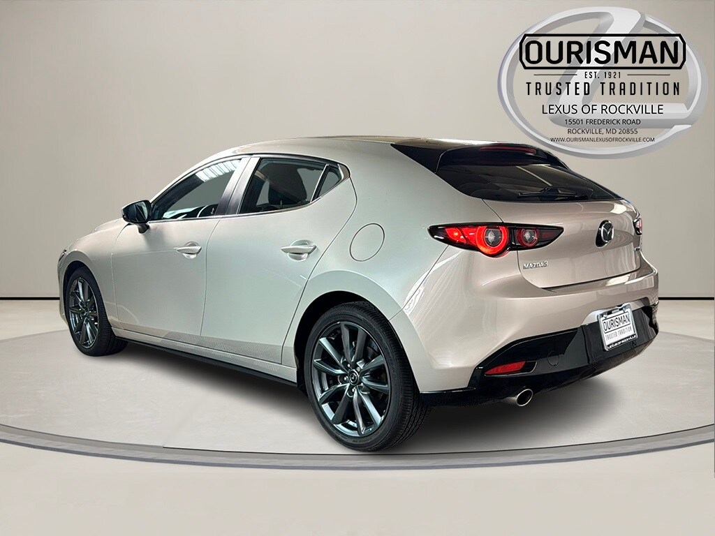 2022 Mazda Mazda3 Select Hatchback photo 2