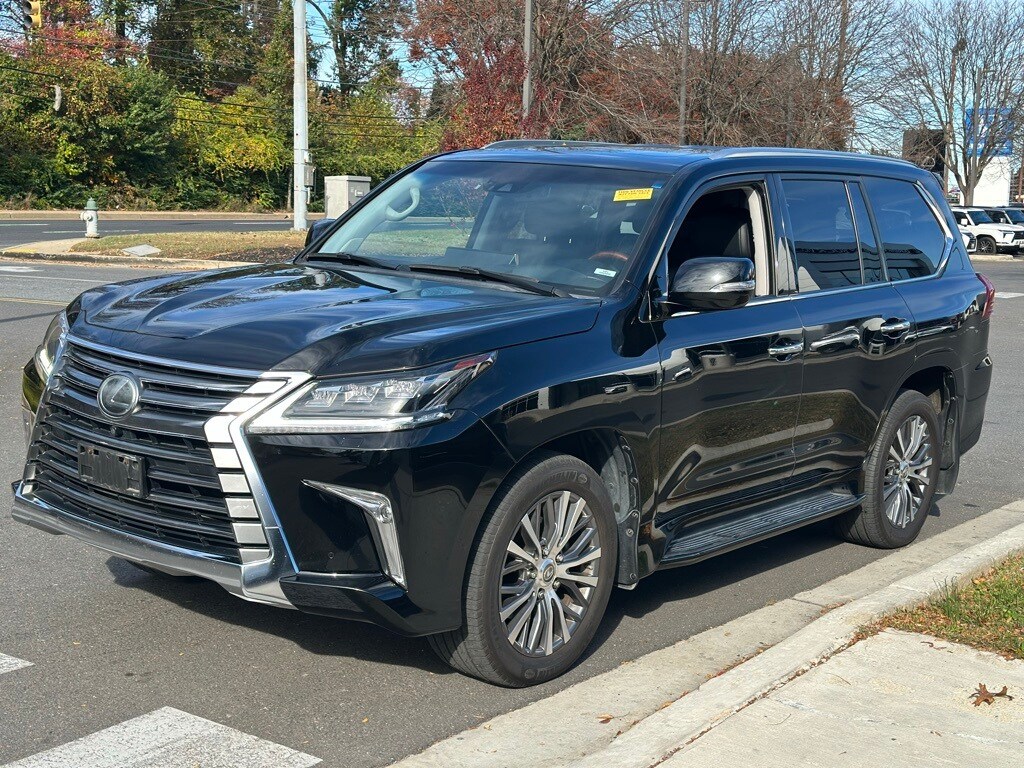 2017 Lexus LX 570 Luxury photo 3