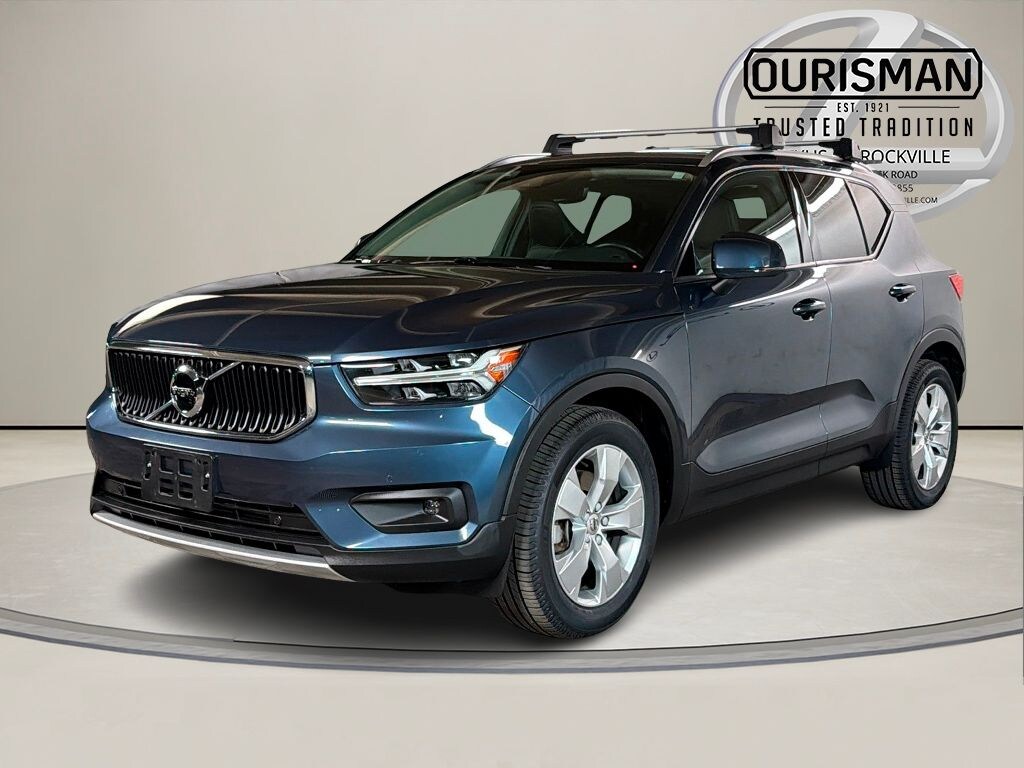 Used 2021 Volvo XC40 Momentum SUV