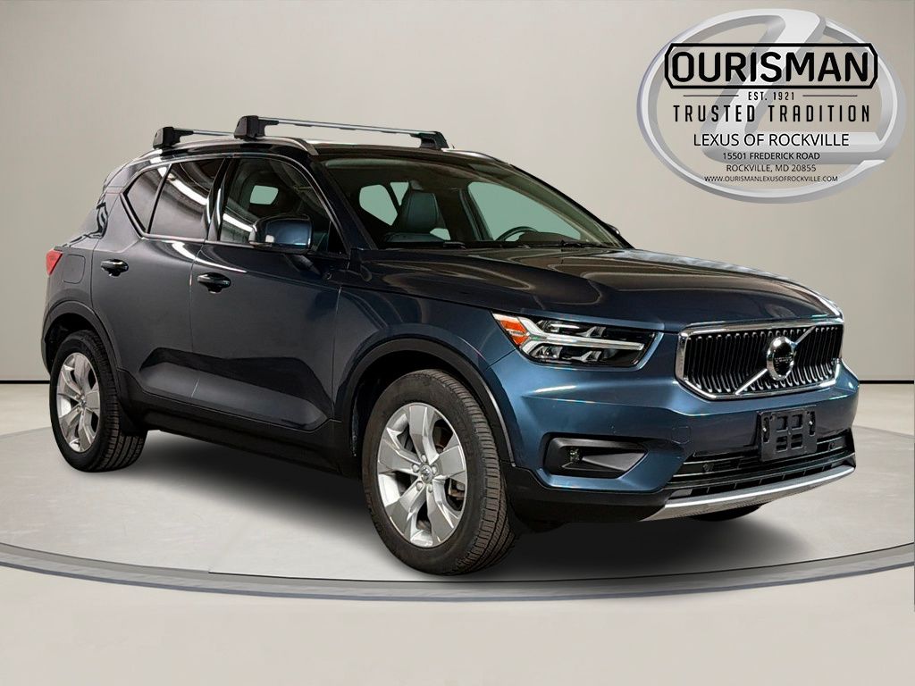 2021 Volvo XC40 T5 Momentum AWD's photo