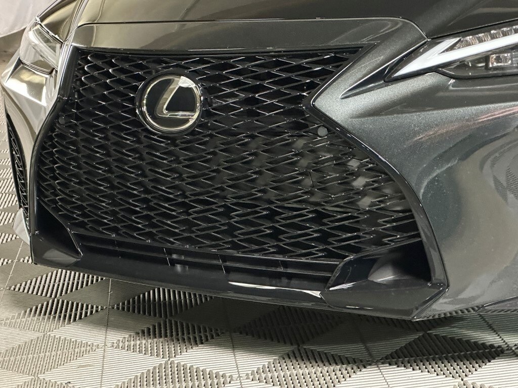 2023 Lexus IS 350 F SPORT photo 4