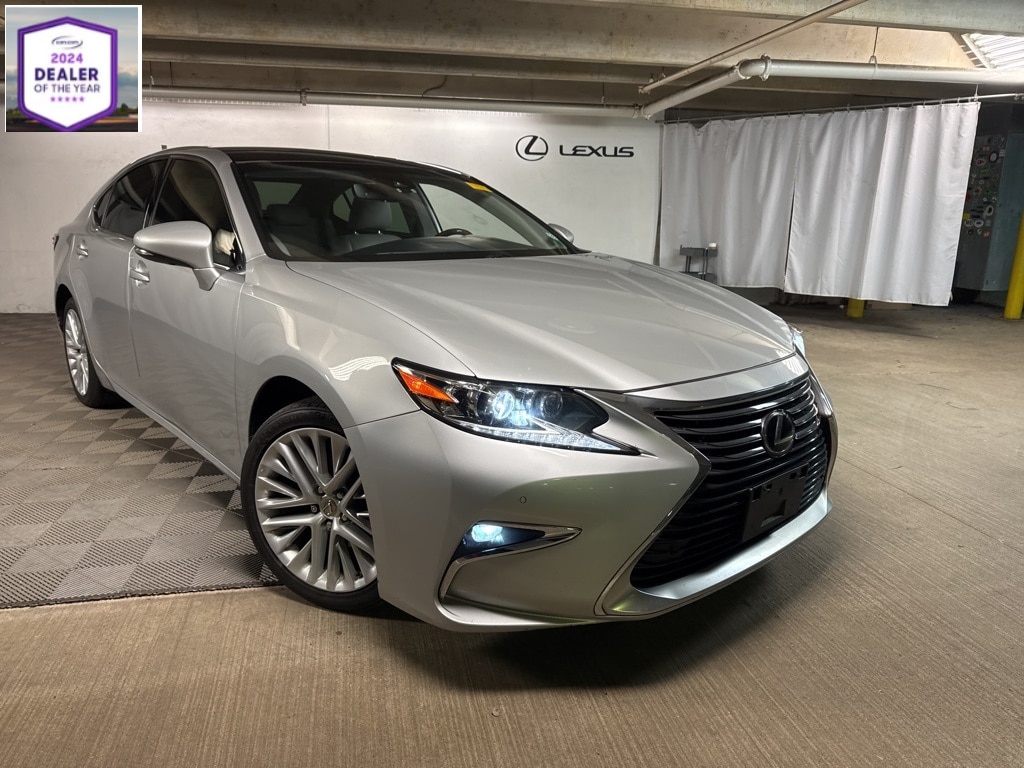 2016 Lexus ES 350's photo